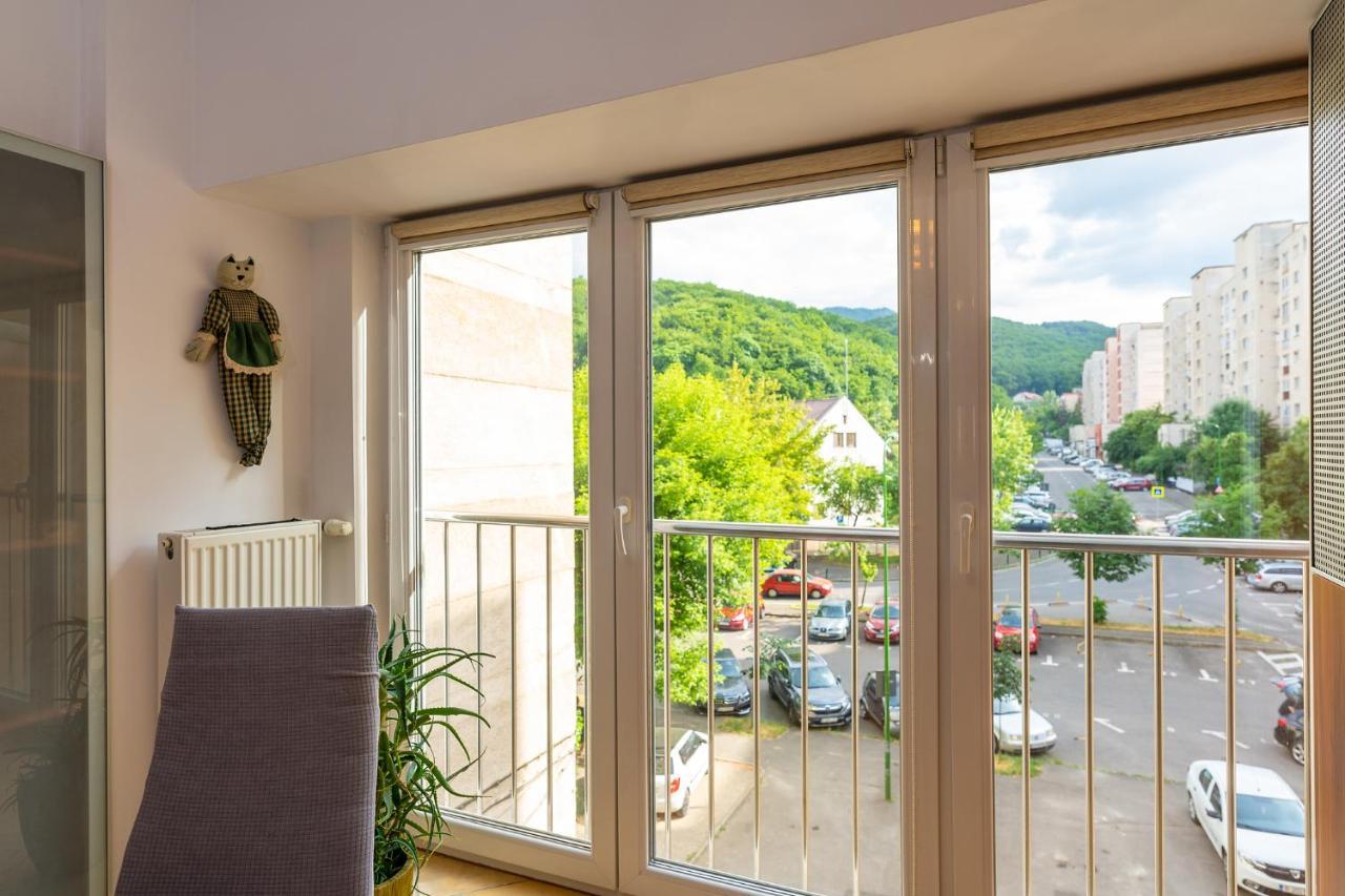 Metropolitan Wildscape View Appartement Braşov Buitenkant foto